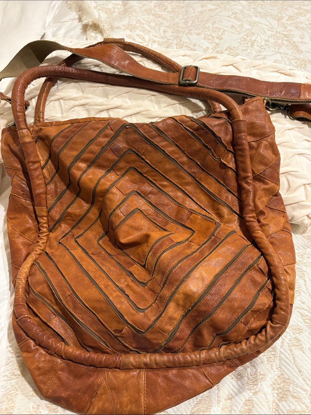 Stylish Brown Leather Women’s Shoulder Bag - Picture 2 of 6